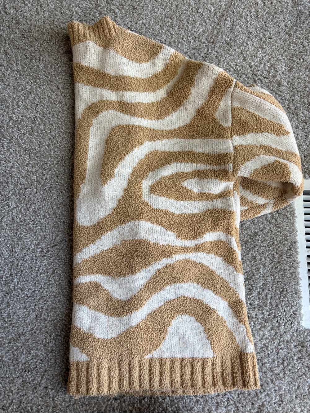 American Eagle Cozy Tan and Cream Zebra-Print Open Cardigan Sweater - Picture 3 of 4